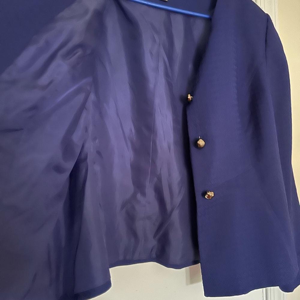 Short blazer - Picture 2 of 4